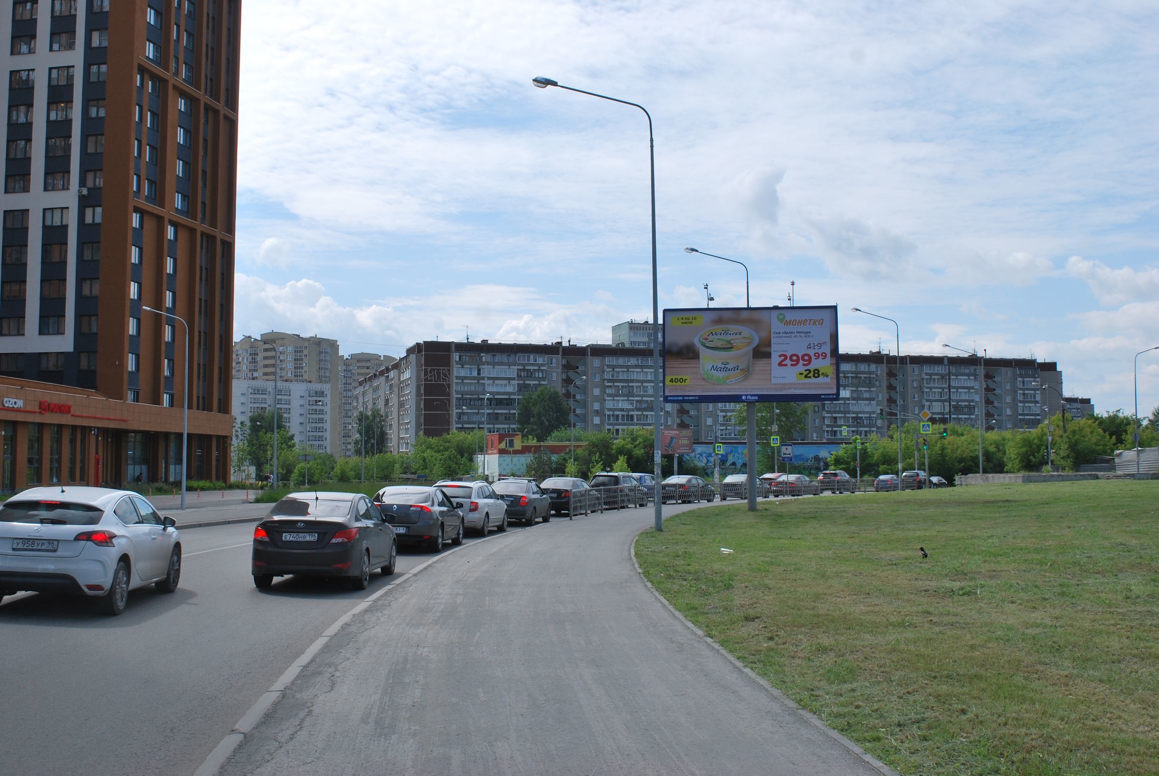 Реклама 3x6 по адресу Черепанова ул.  25 / Готвальда ул., АЗС "Лукойл", ЖК "Татлин"
