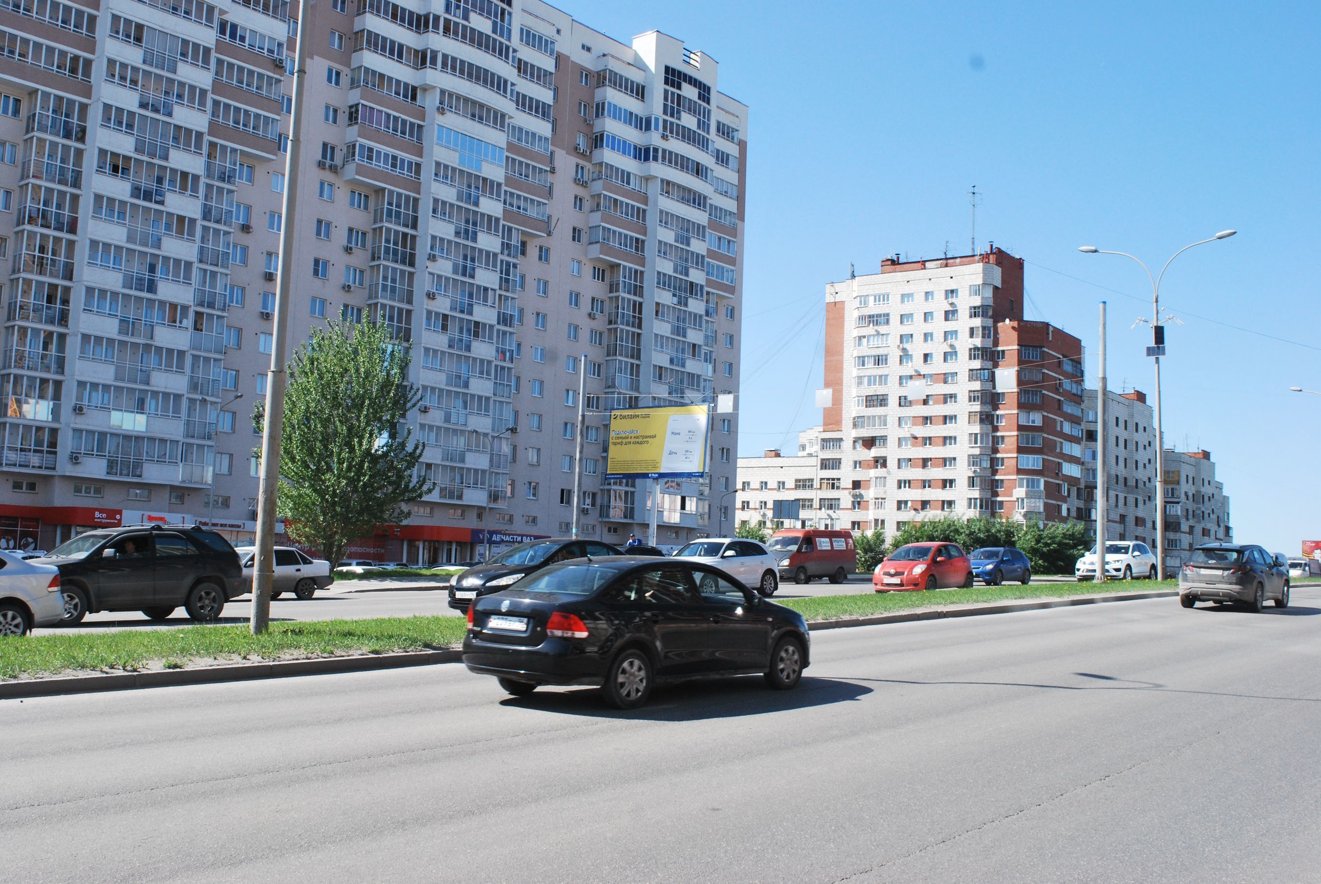 Реклама 3x6 по адресу Токарей ул.  26 - Татищева, кафе Hugge, магазин Ариант