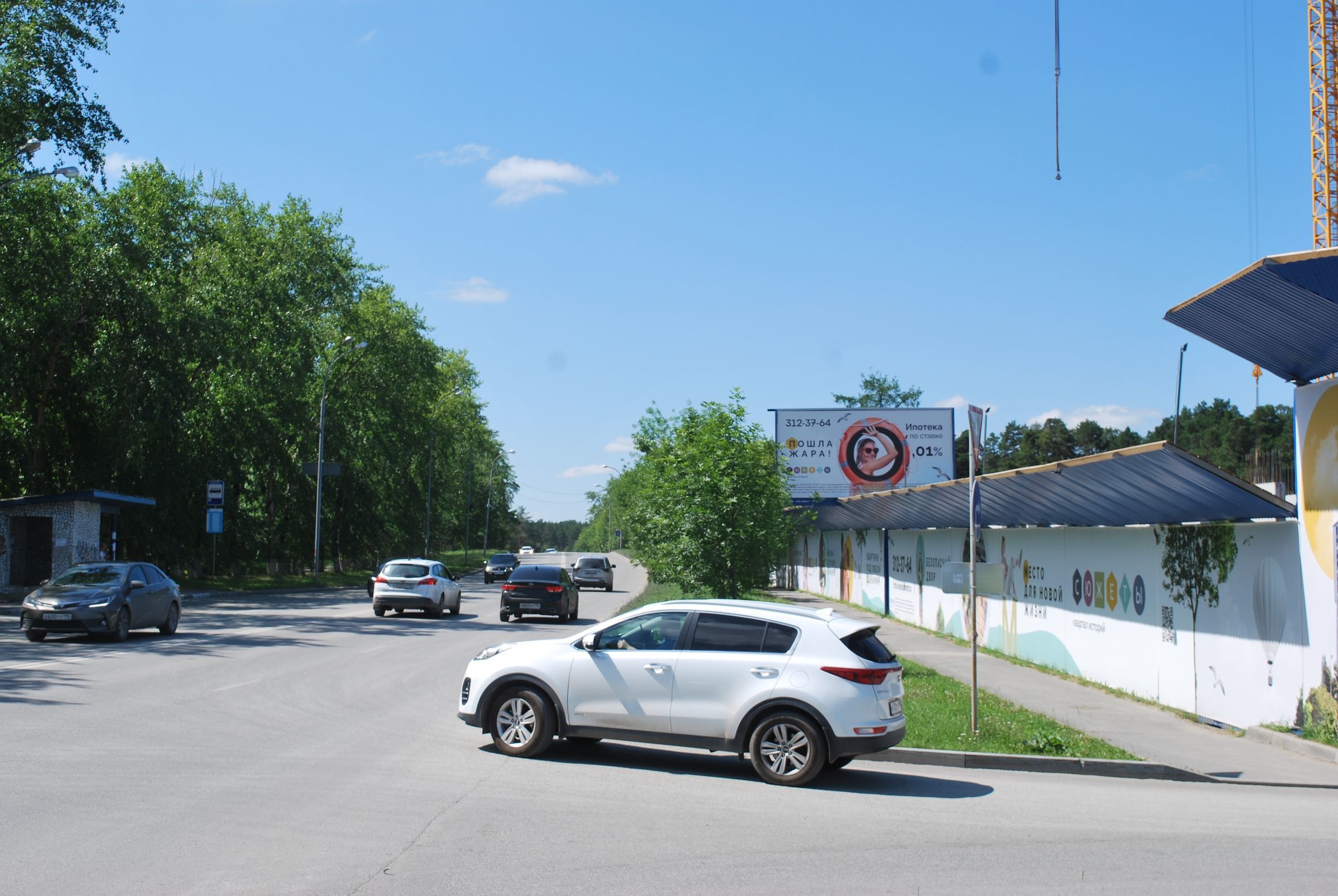Реклама 3x6 по адресу Репина ул. / Отрадная ул.  1, РЦ "Радуга Парк", автосалон "Mercedes-Benz"