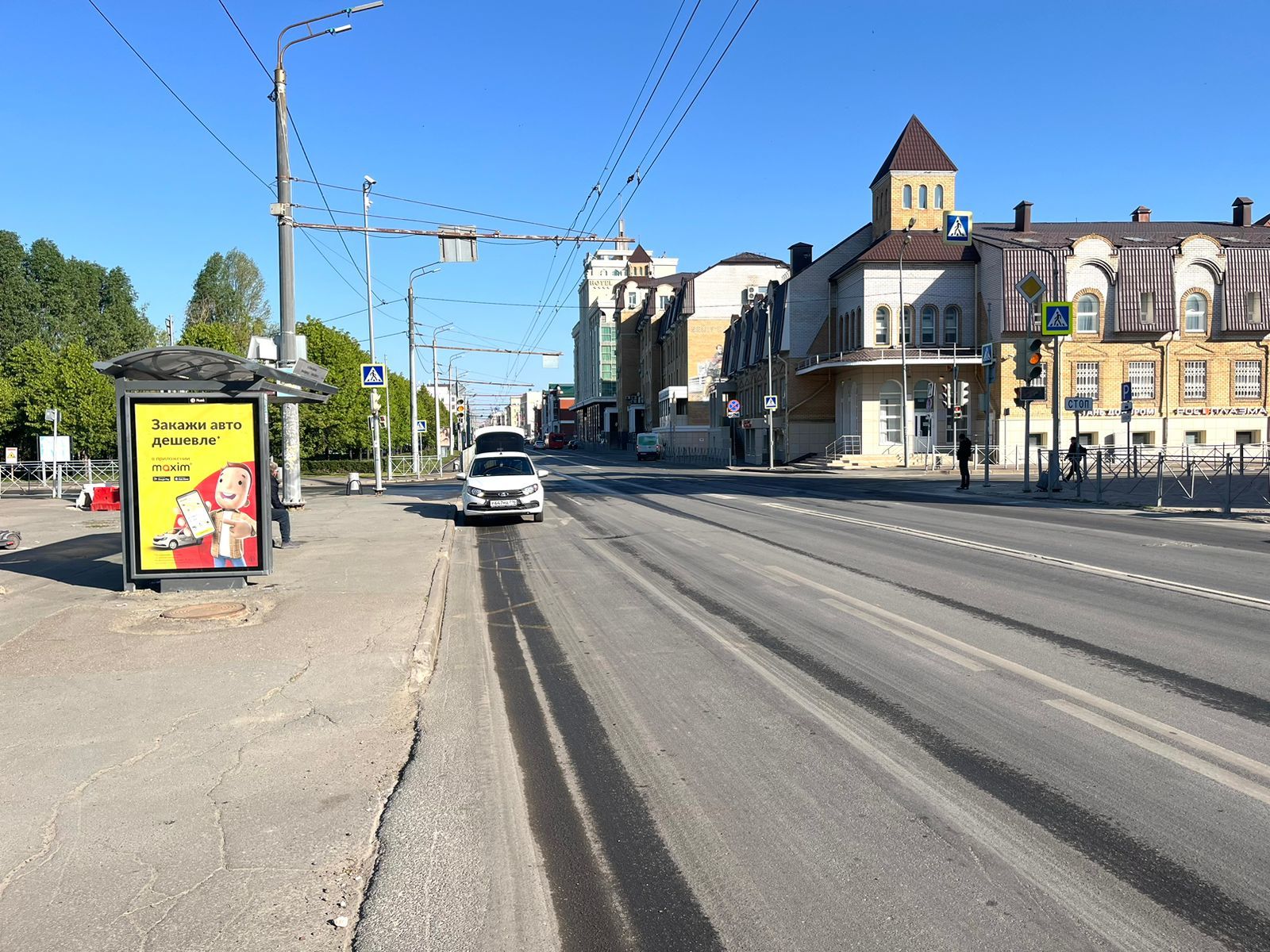 Реклама 1.2x1.8 по адресу Островского ул. (ост. "Баскетхолл")