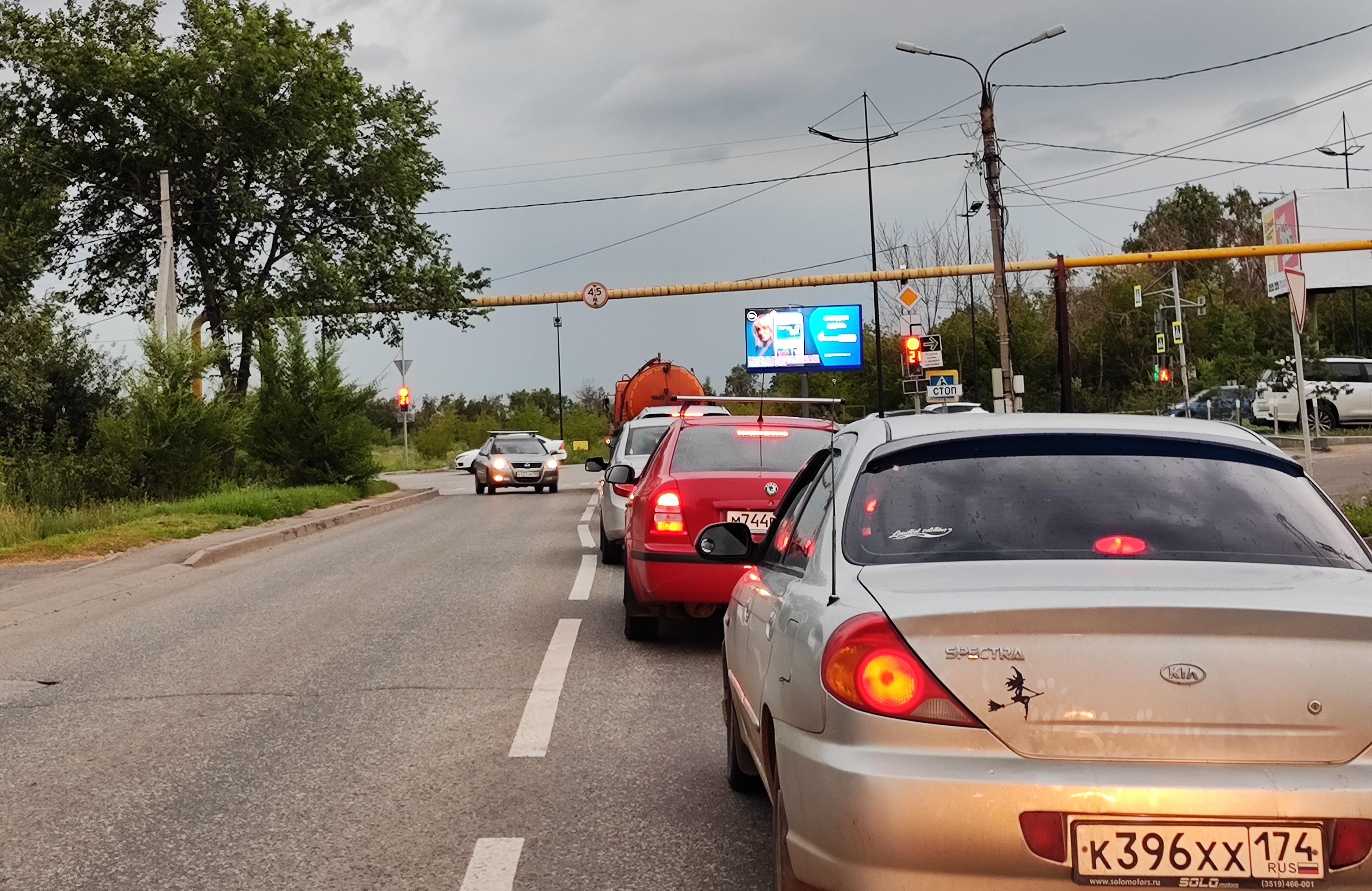 Реклама 3x6 по адресу Лесопарковая ул. / Зеленая ул. (на углу, справа от кольца) (Digital)