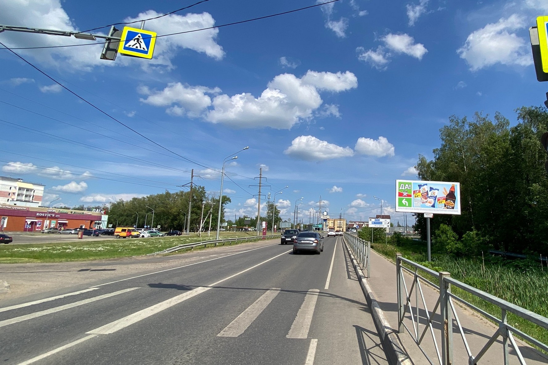 Реклама 3x6 по адресу микрорайон Северное Сияние, д. 12, напротив въезда в KFC и супермаркет "ДА", №860A