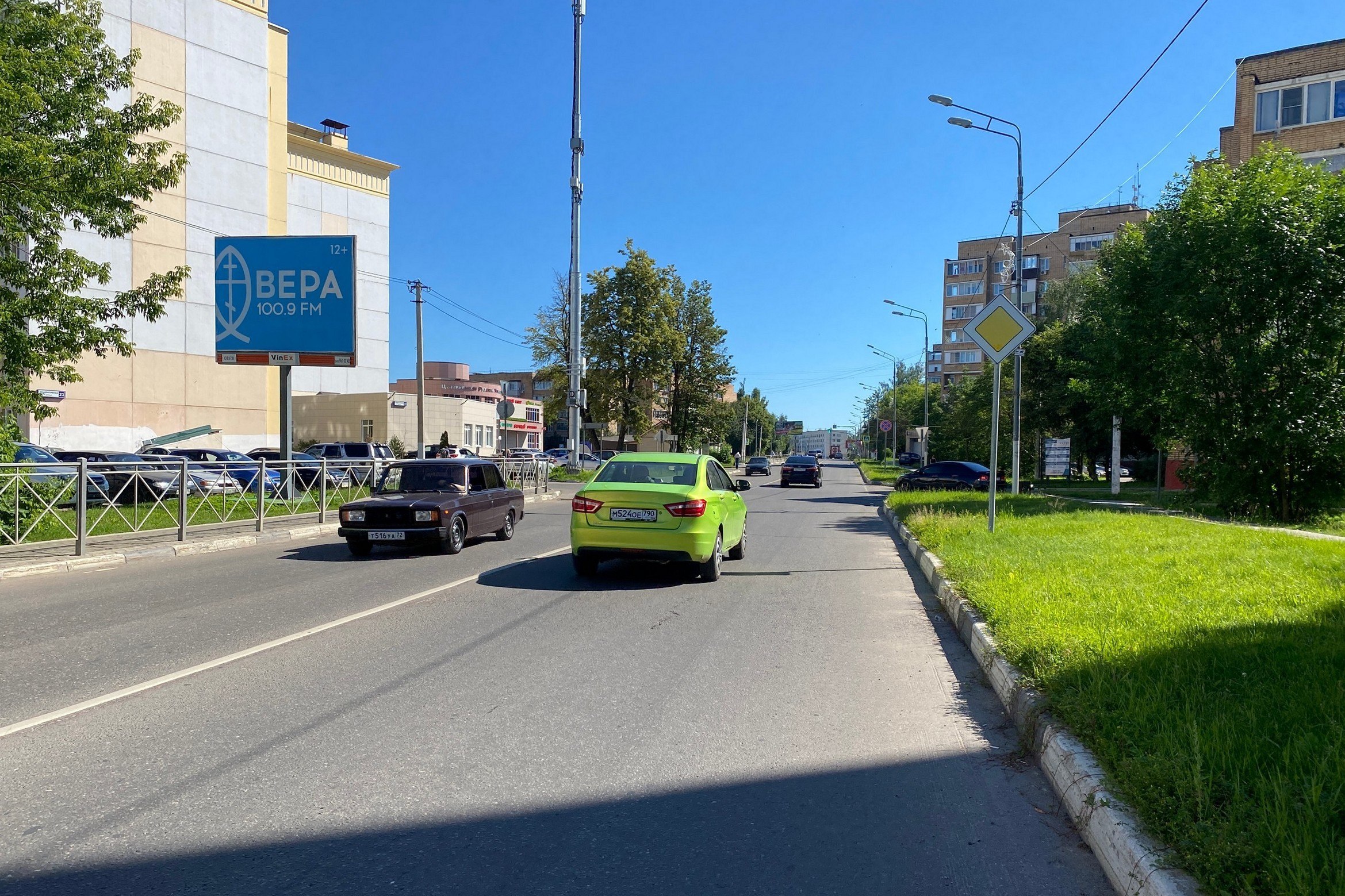 Реклама 2.7x3.7 по адресу ул. Федеративная, д.19, рядом с магазином "Магнит", слева, CB57B