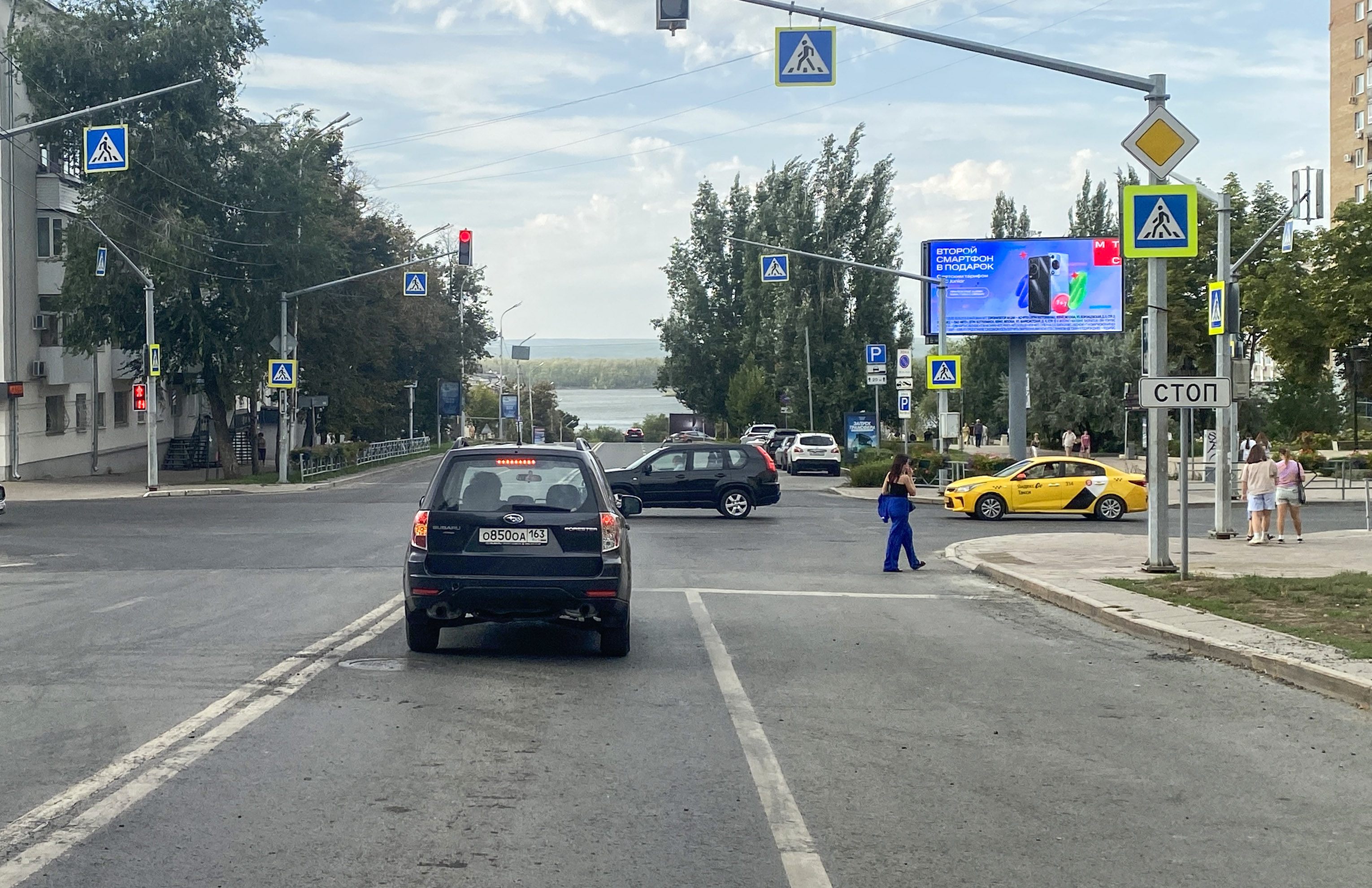 Реклама 3x6 по адресу Полевая ул.   7 напротив, Х с ул. Молодогвардейская, (светофор)