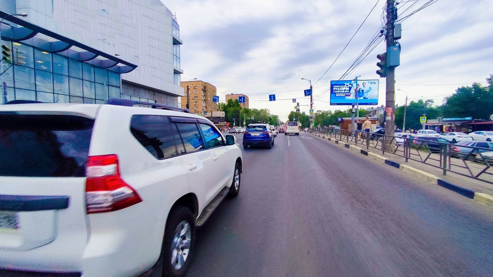 Реклама 3x6 по адресу Авроры ул, д. 107 / Аэродромная ул. (светофор, напротив АврораМолл) (Digital)