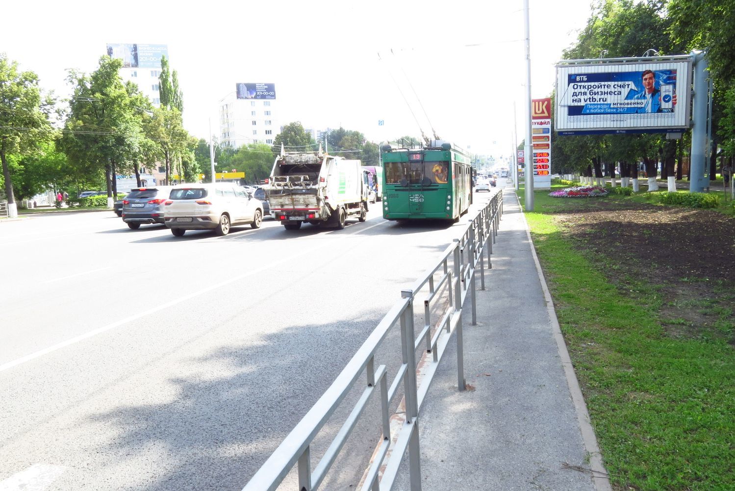 Реклама 3x6 по адресу проспект Октября, рядом со зданием № 67 (призматрон)