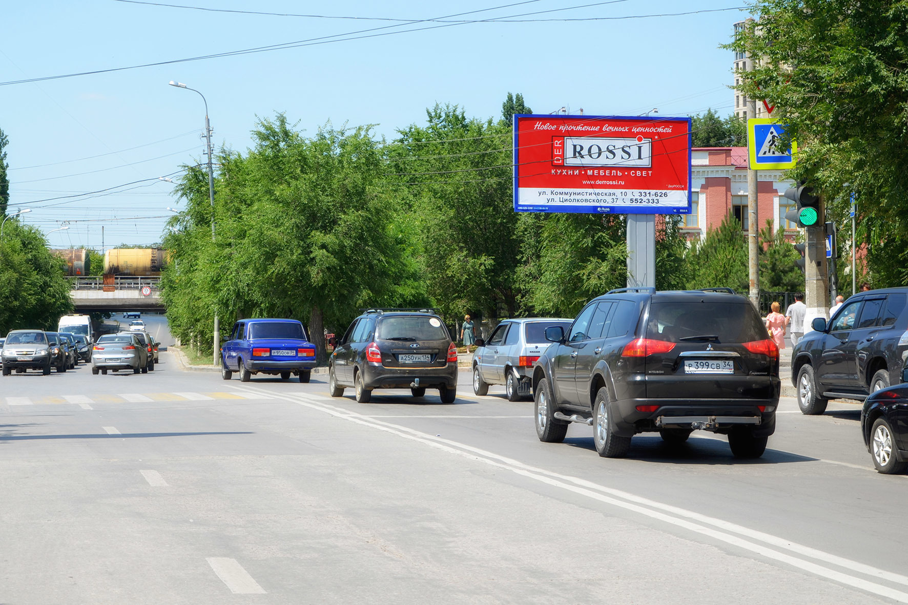 Реклама 3x6 по адресу Коммунистическая ул. / Володарского ул. (салон мебели "Der Rossi")