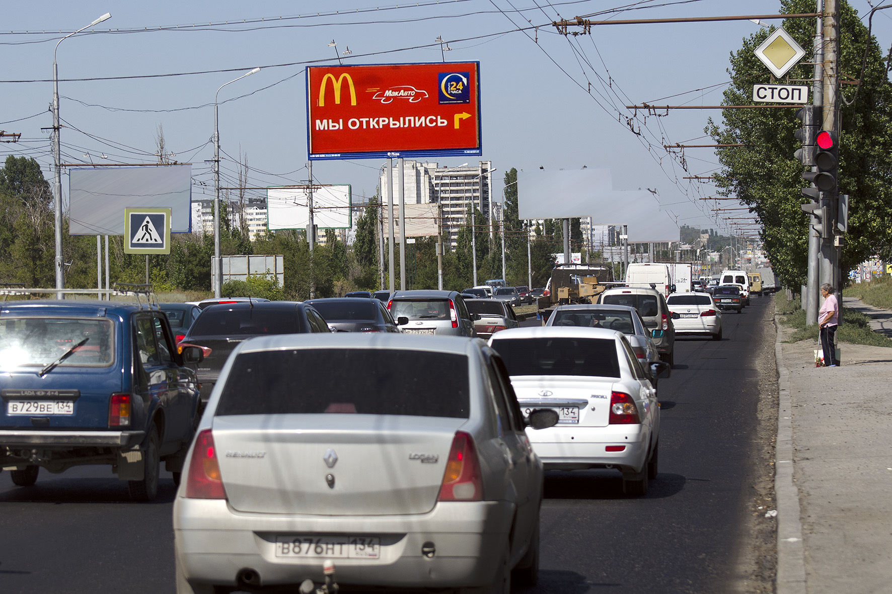 Реклама 3x6 по адресу 64-ой Армии ул. (ТРЦ Акварель) 500 метров