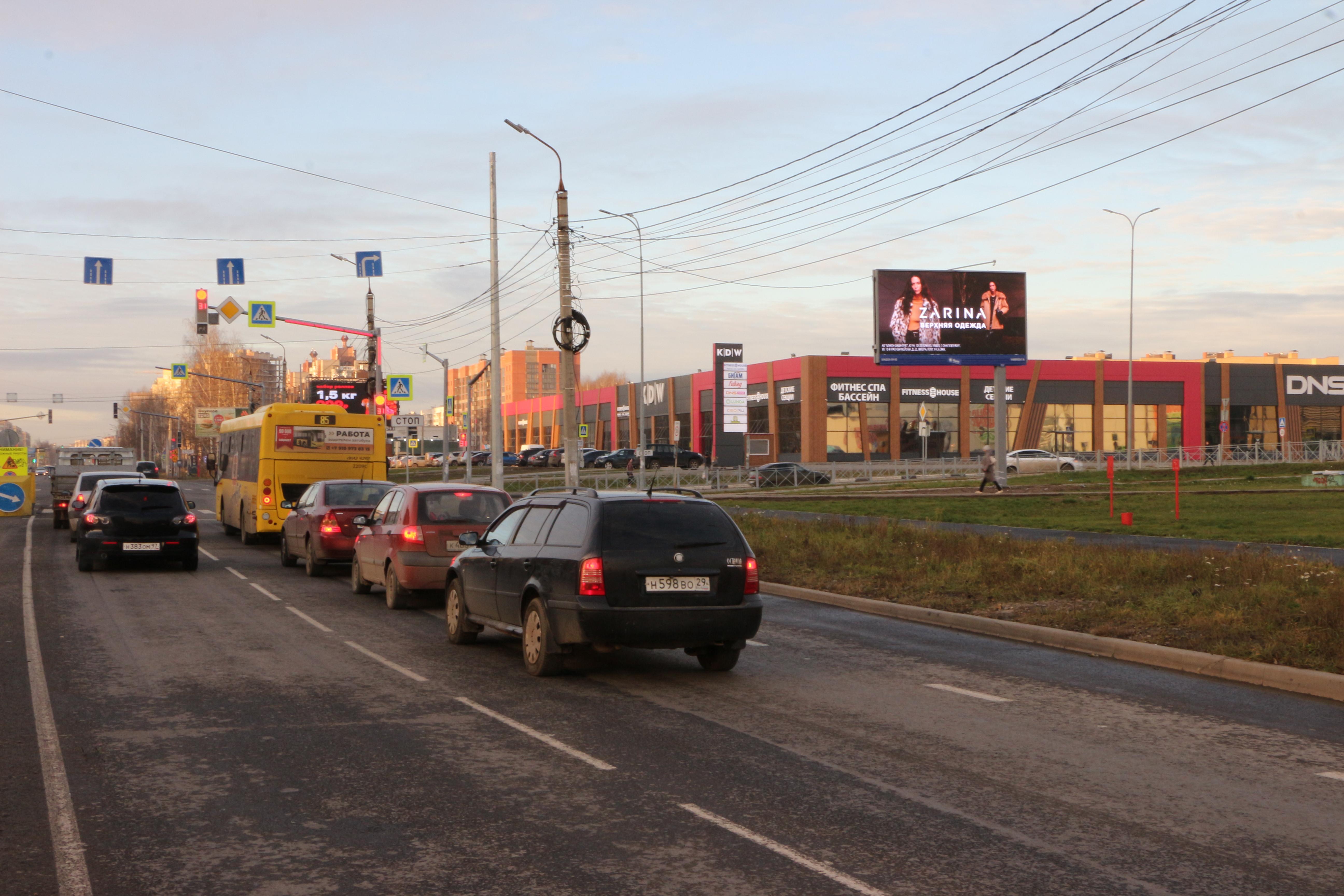 Реклама 3x6 по адресу Машиностроителей проспект  52 напротив, (светофор, "Глобус Гипермаркет")