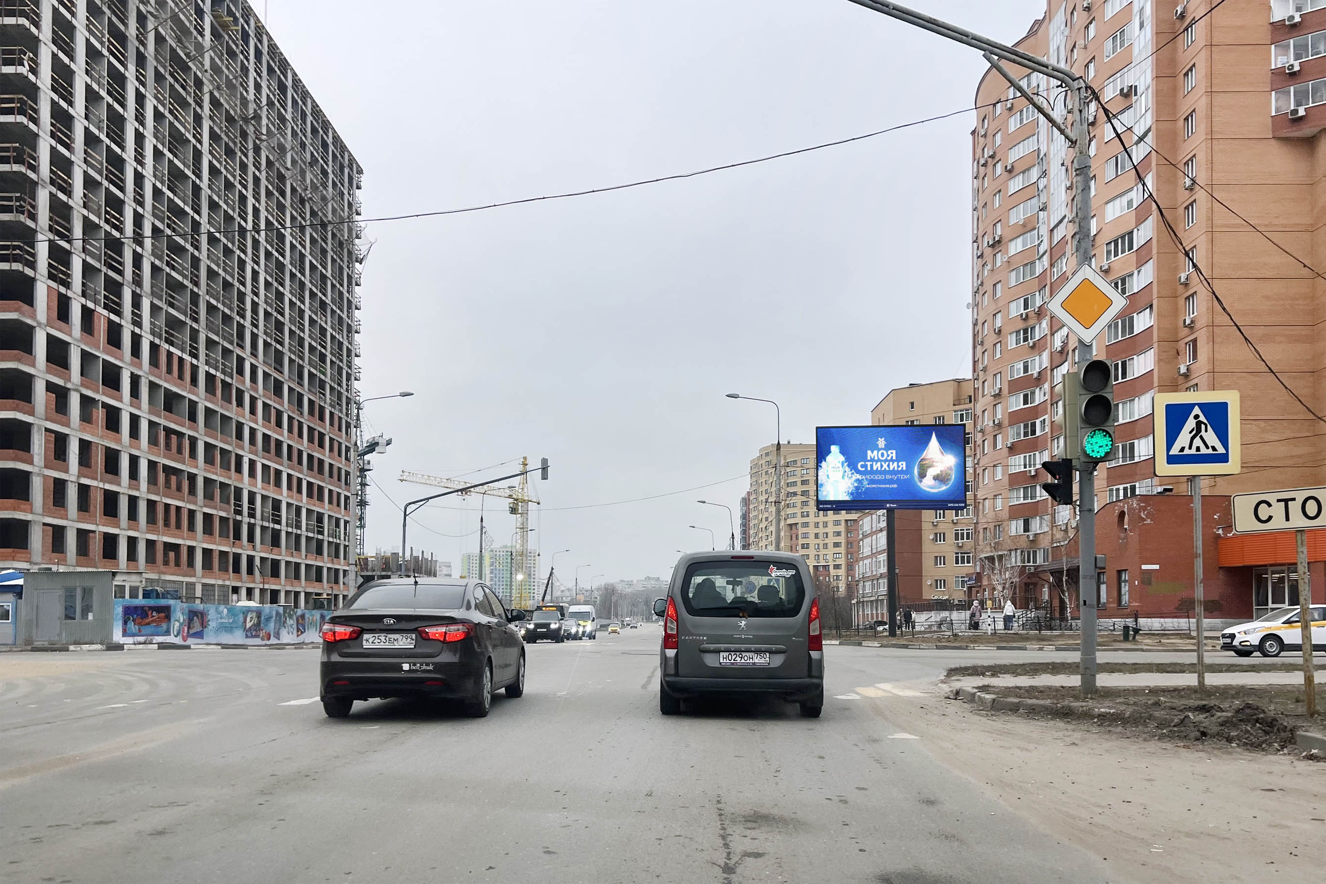 Реклама 3x6 по адресу Гудкова ул.  16, (светофор)